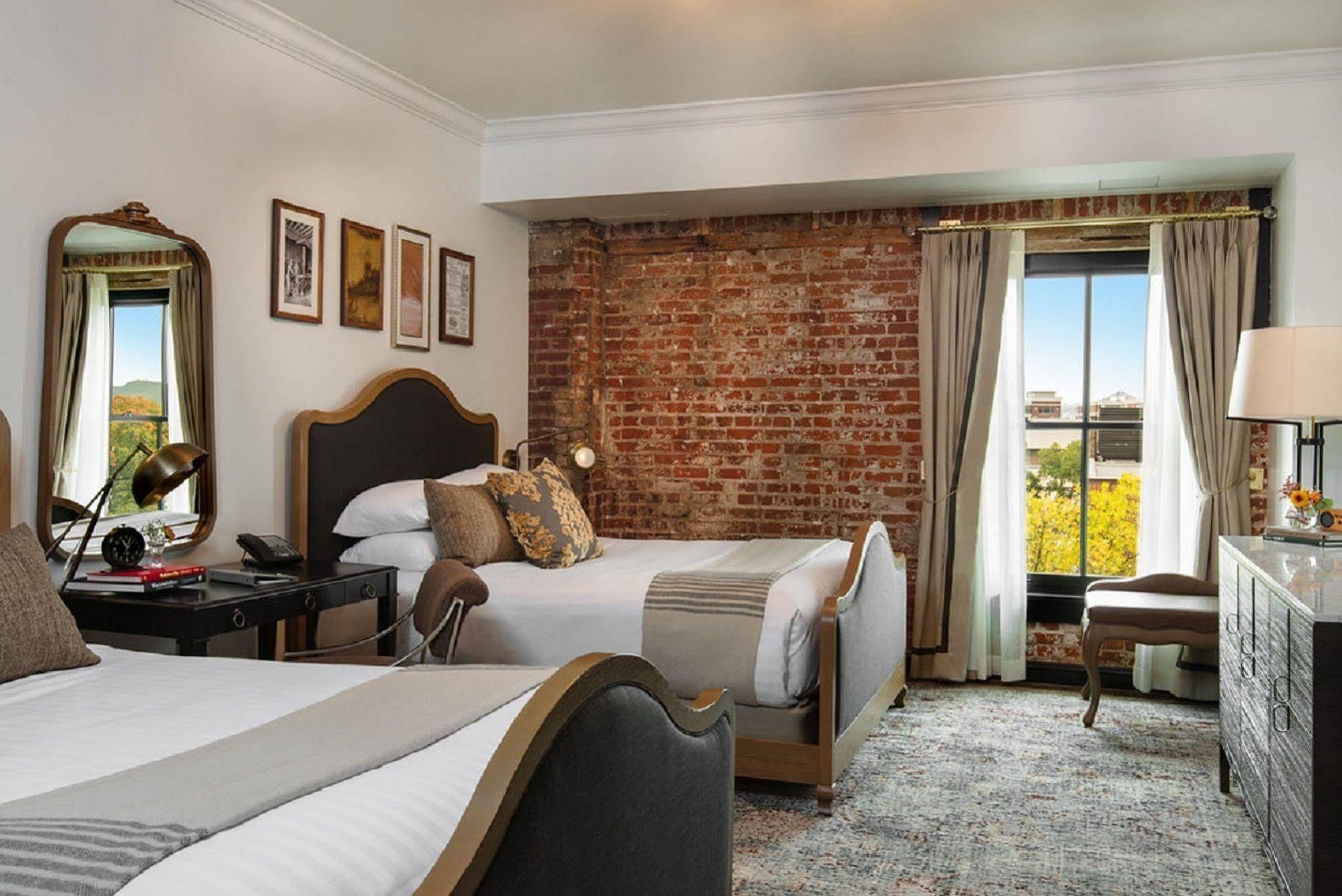 The Charmant Hotel Ла-Кросс Экстерьер фото