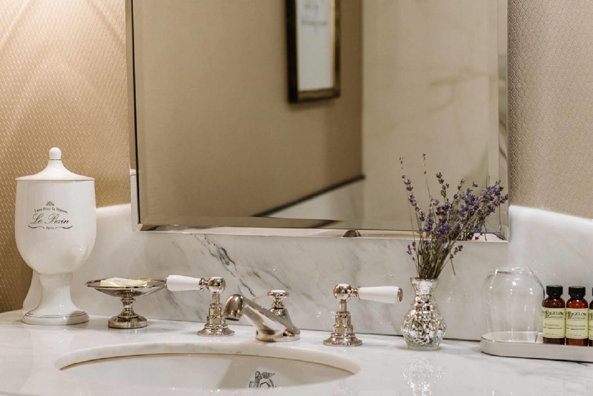 The Charmant Hotel Ла-Кросс Экстерьер фото