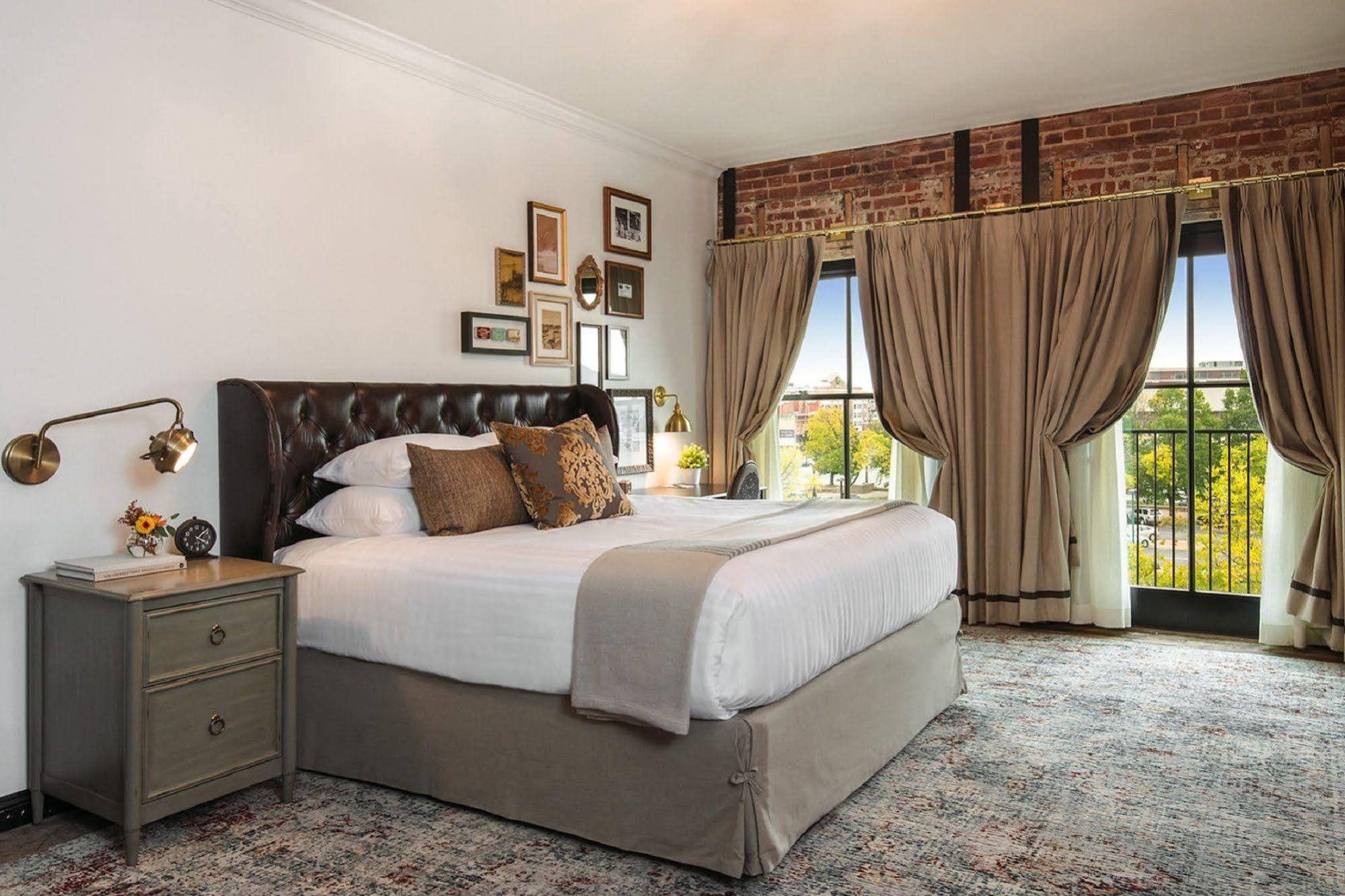 The Charmant Hotel Ла-Кросс Экстерьер фото